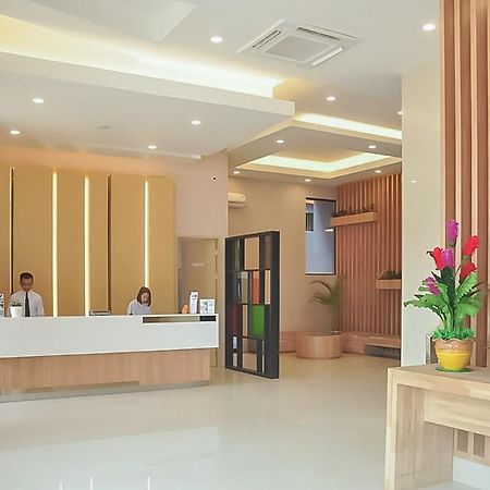 Hotel Mutiara Mitra Reddoorz Padang Sidempuan Экстерьер фото