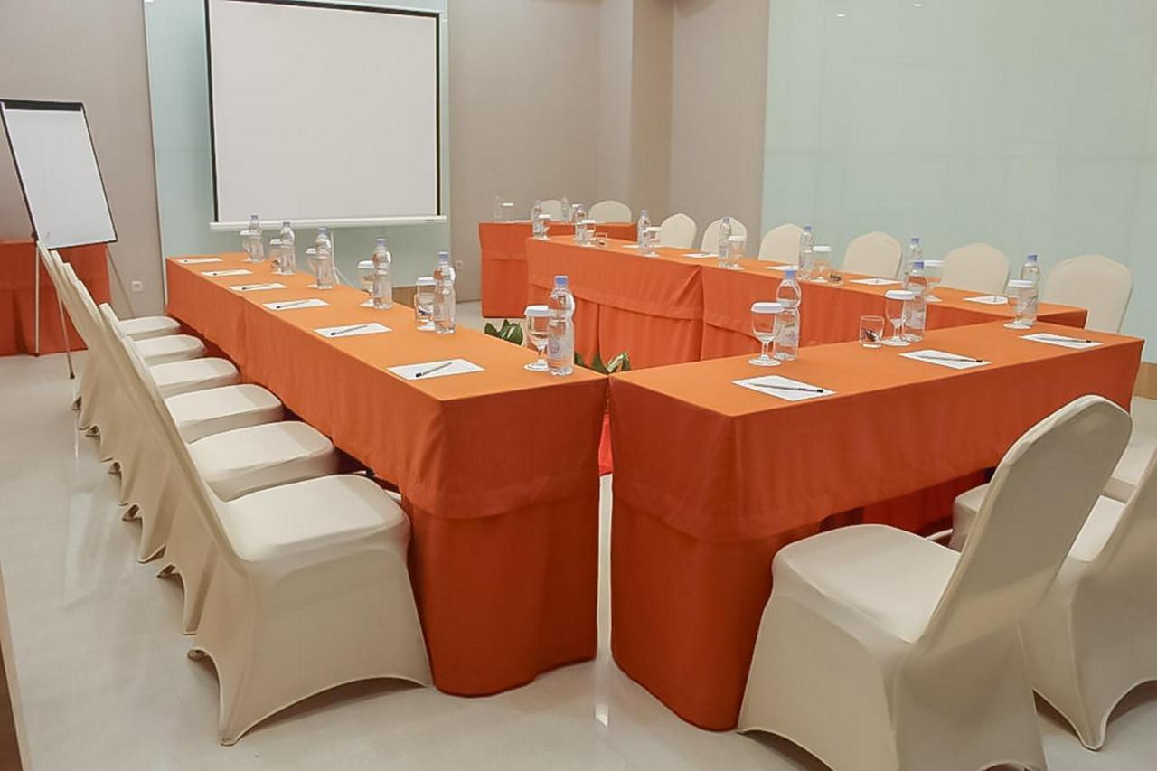 Hotel Mutiara Mitra Reddoorz Padang Sidempuan Экстерьер фото