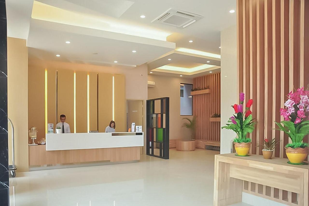 Hotel Mutiara Mitra Reddoorz Padang Sidempuan Экстерьер фото